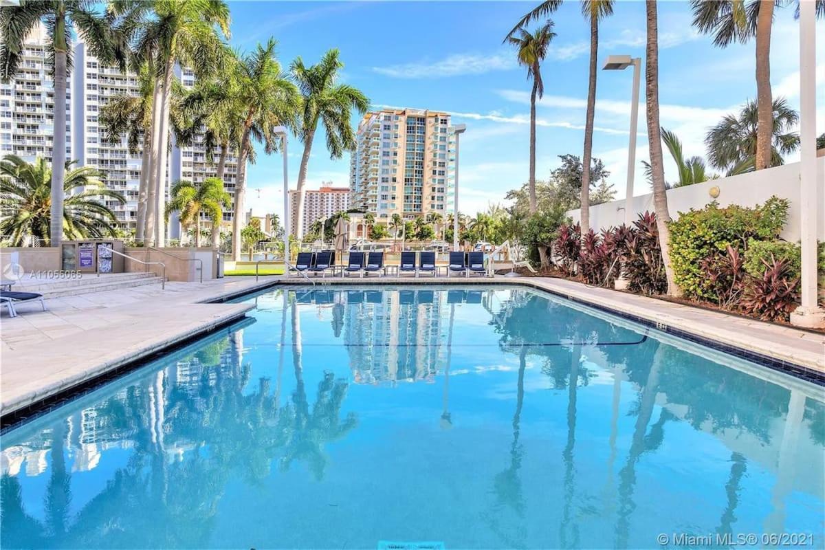 Gallery One - A Doubletree Suites By Hilton Hotel Fort Lauderdale Extérieur photo