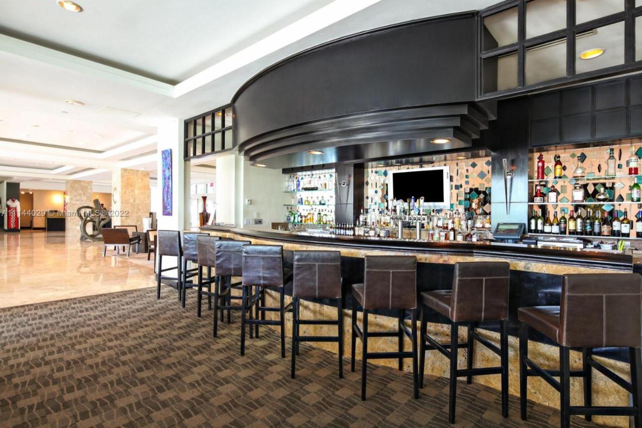 Gallery One - A Doubletree Suites By Hilton Hotel Fort Lauderdale Extérieur photo