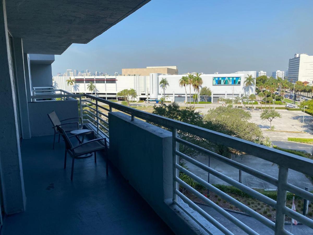 Gallery One - A Doubletree Suites By Hilton Hotel Fort Lauderdale Extérieur photo